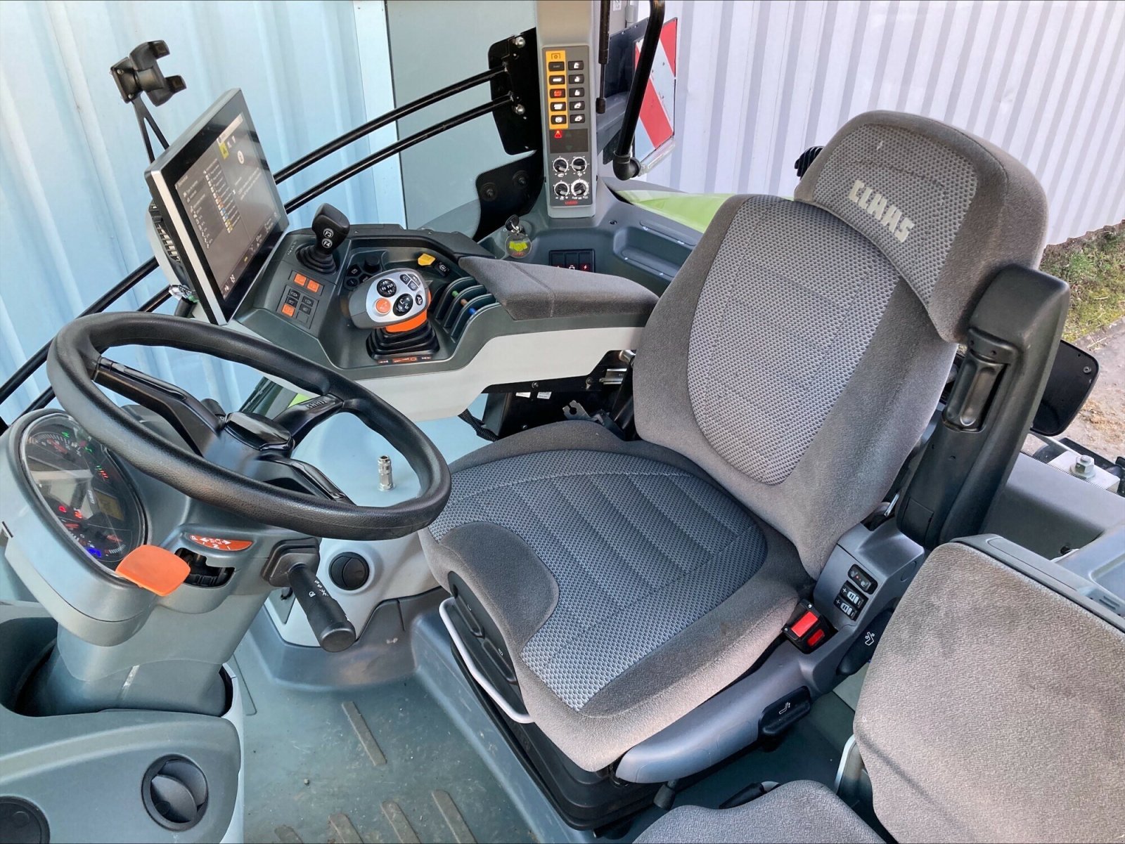 Traktor του τύπου CLAAS AXION 800 CMATIC S5, Gebrauchtmaschine σε CHEMINOT (Φωτογραφία 7)