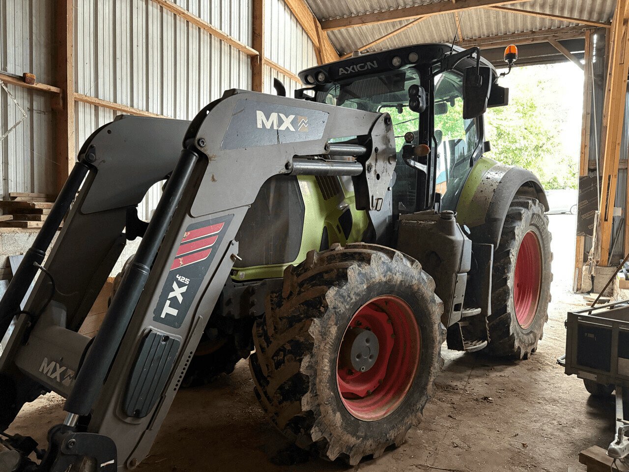 Traktor типа CLAAS AXION 800 HEXA CHARGEUR TX425, Gebrauchtmaschine в PONTIVY (Фотография 1)