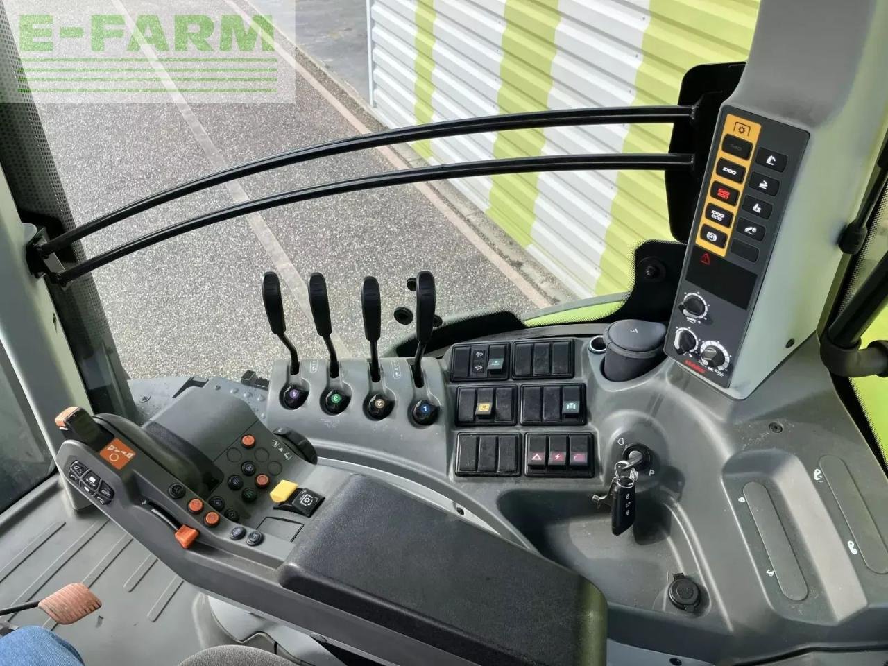 Traktor van het type CLAAS axion 800 hexashift ls+, Gebrauchtmaschine in AILLAS (33 - GIRONDE) (Foto 11)