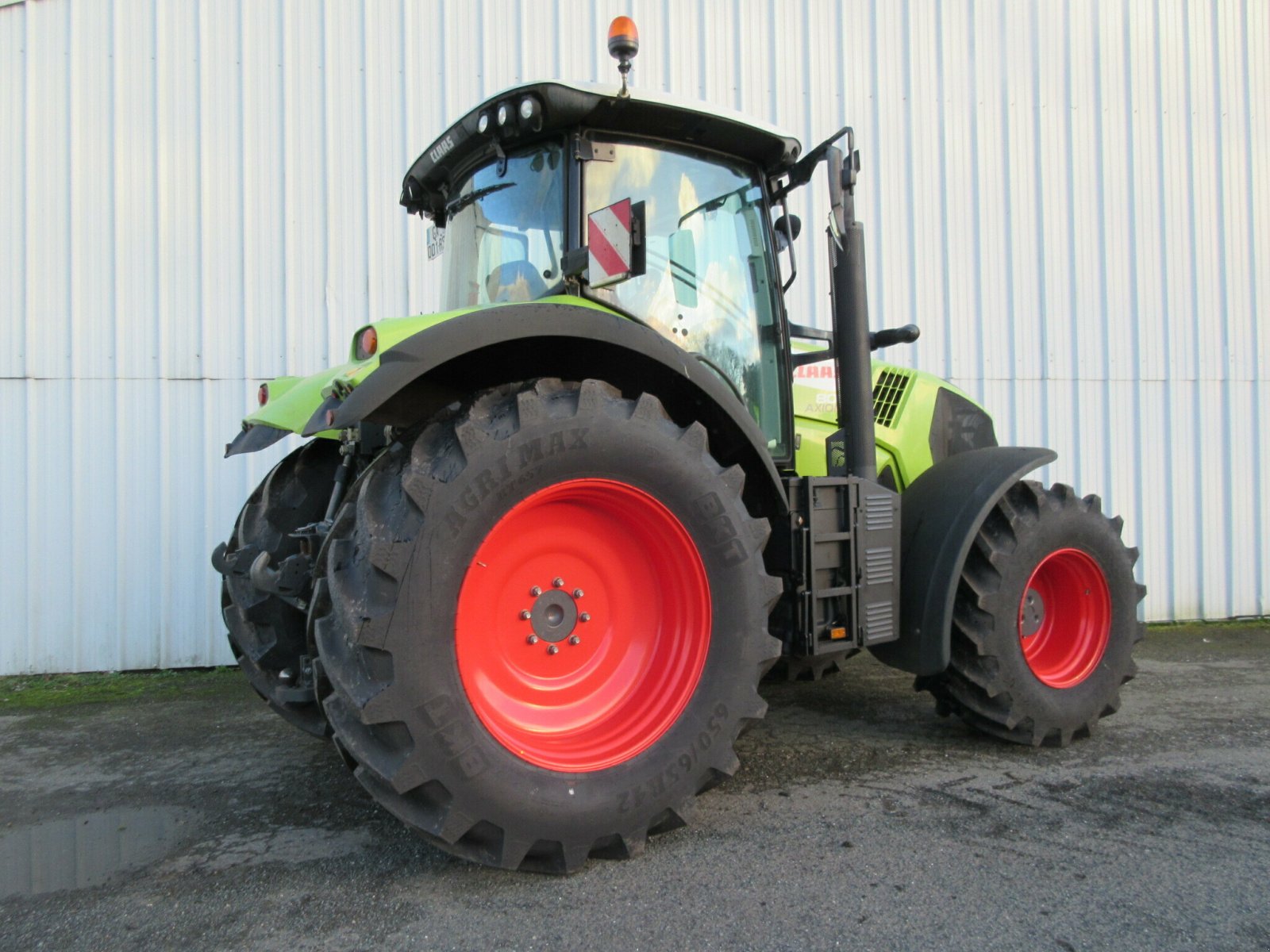 Traktor des Typs CLAAS AXION 800 HEXASHIFT LS+, Gebrauchtmaschine in PLOUIGNEAU (Bild 4)