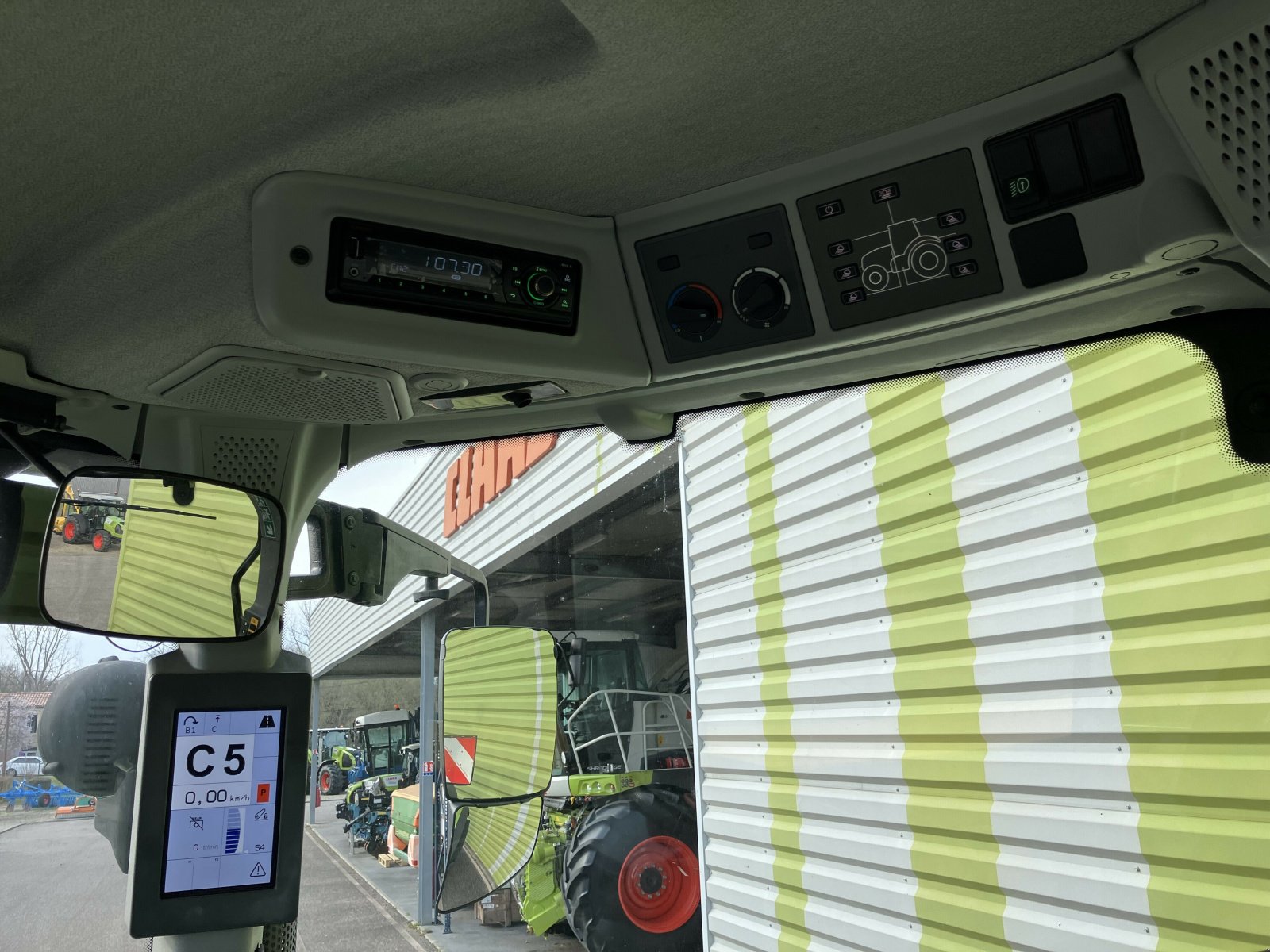 Traktor of the type CLAAS AXION 800 HEXASHIFT LS+, Gebrauchtmaschine in Gardonne (Picture 10)