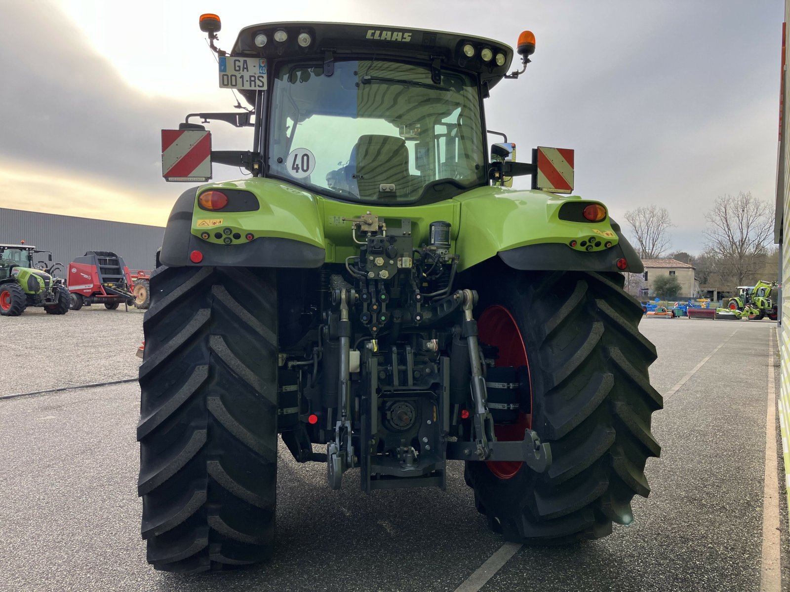 Traktor of the type CLAAS AXION 800 HEXASHIFT LS+, Gebrauchtmaschine in Gardonne (Picture 5)