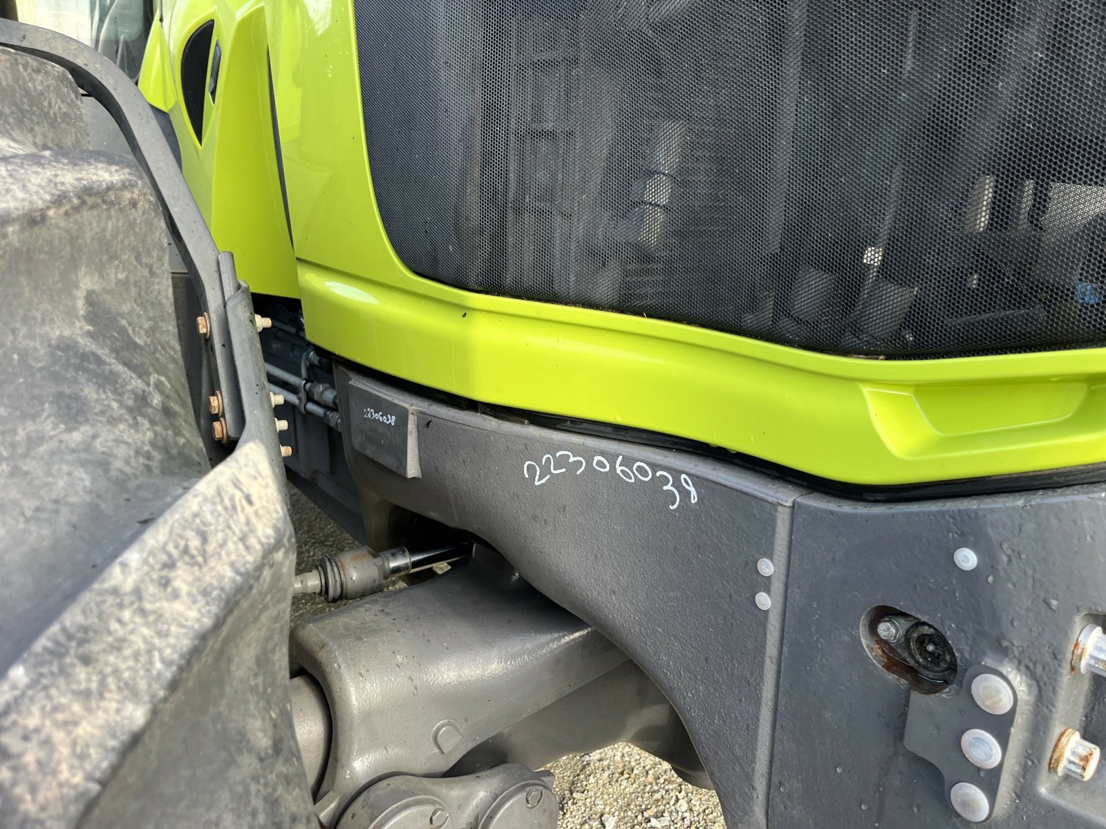 Traktor des Typs CLAAS AXION 800 HEXASHIFT, Gebrauchtmaschine in PONTIVY (Bild 5)