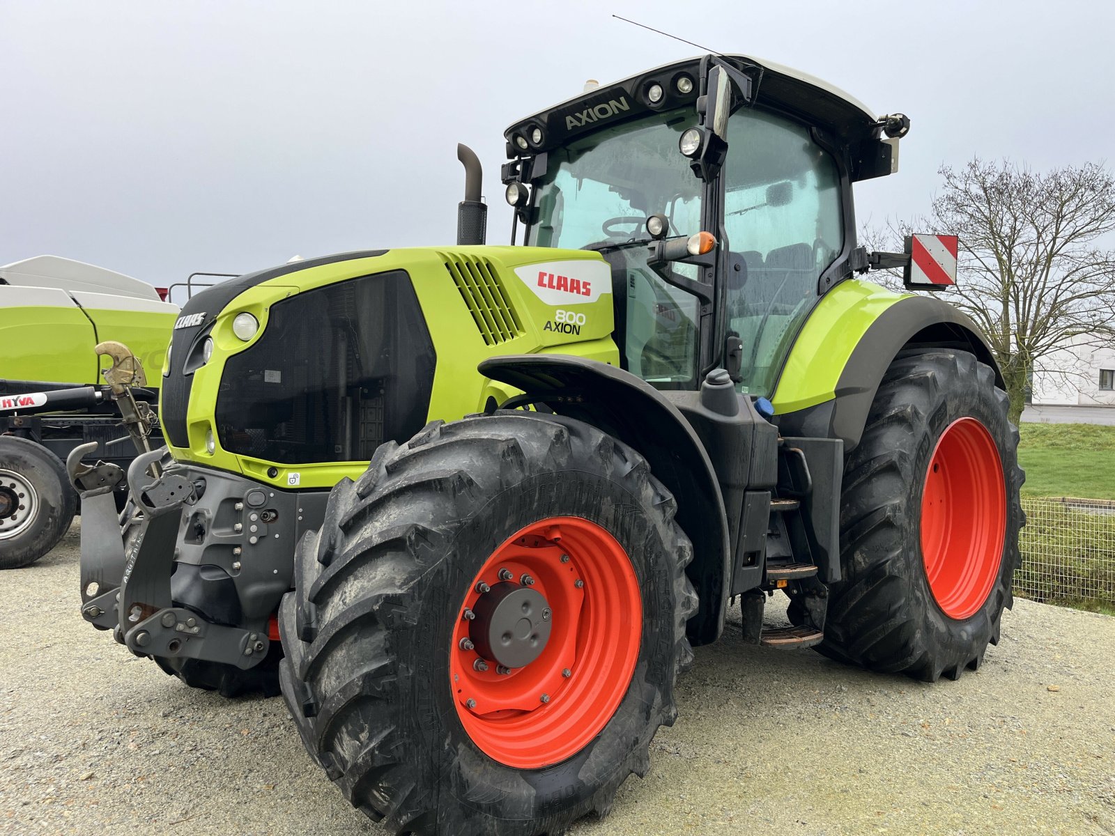 Traktor des Typs CLAAS AXION 800 HEXASHIFT, Gebrauchtmaschine in PONTIVY (Bild 1)