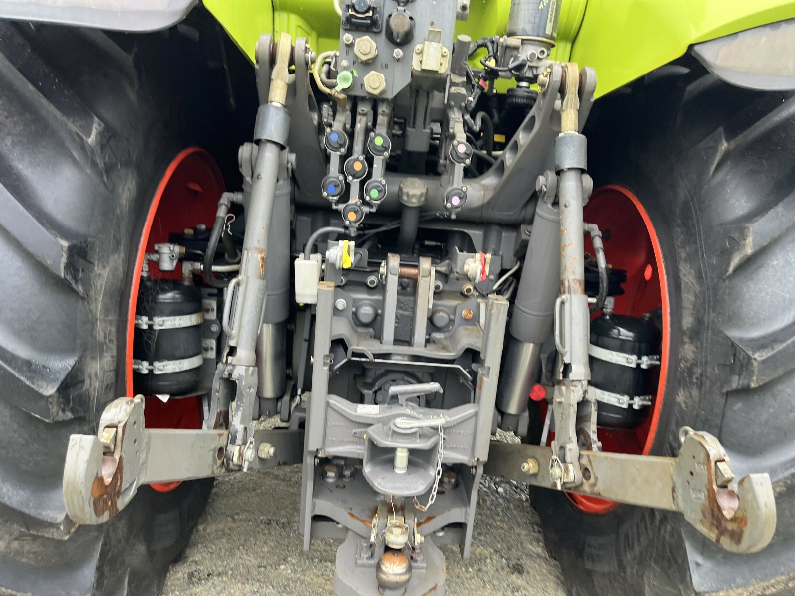 Traktor des Typs CLAAS AXION 800 HEXASHIFT, Gebrauchtmaschine in PONTIVY (Bild 4)