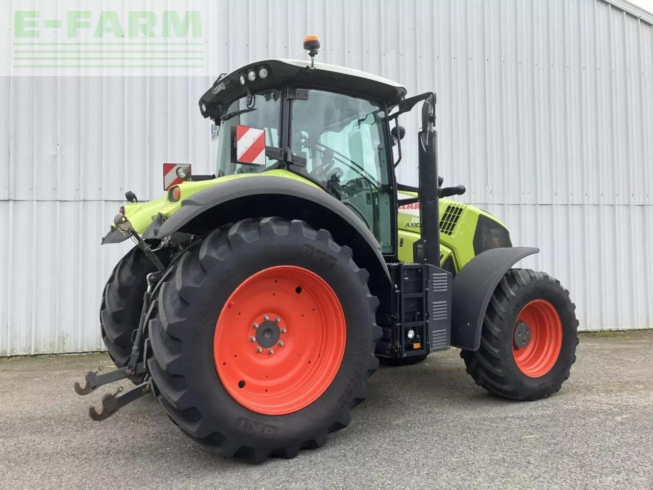 Traktor типа CLAAS axion 800 - s5 advance, Gebrauchtmaschine в PLOUIGNEAU (Фотография 4)