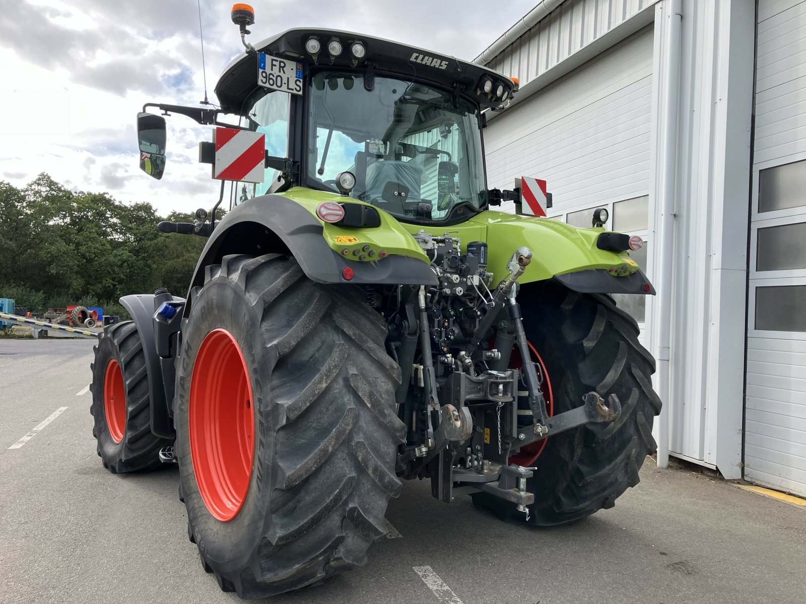 Traktor typu CLAAS AXION 800 SUR MESURE, Gebrauchtmaschine v PLOUIGNEAU (Obrázok 3)