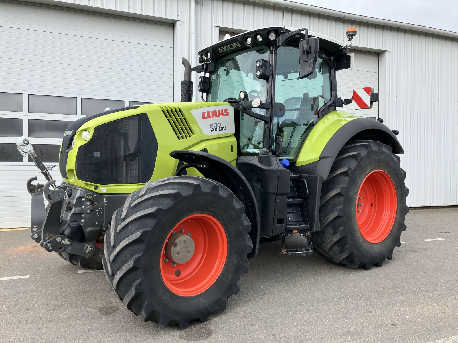 Traktor typu CLAAS AXION 800 SUR MESURE, Gebrauchtmaschine v PLOUIGNEAU (Obrázok 1)