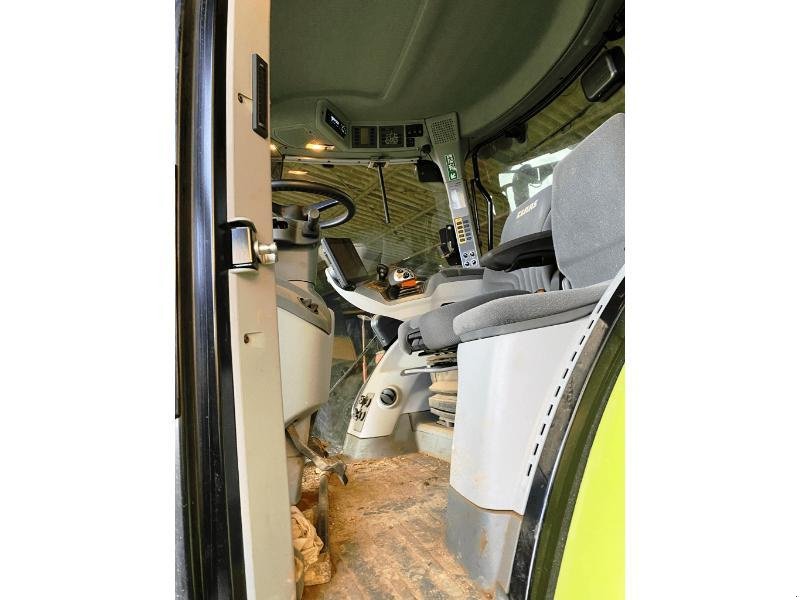 Traktor от тип CLAAS AXION 800, Gebrauchtmaschine в SAINT-GERMAIN DU PUY (Снимка 7)