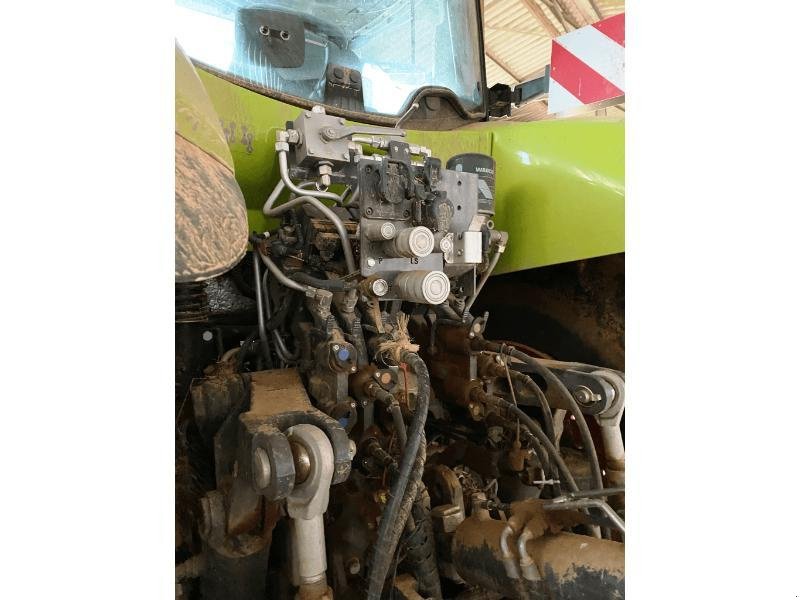 Traktor от тип CLAAS AXION 800, Gebrauchtmaschine в SAINT-GERMAIN DU PUY (Снимка 6)