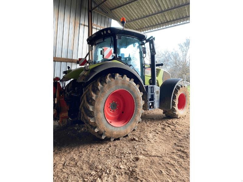 Traktor от тип CLAAS AXION 800, Gebrauchtmaschine в SAINT-GERMAIN DU PUY (Снимка 3)