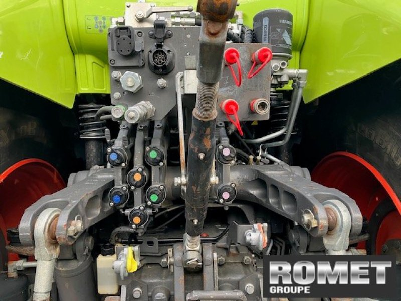 Traktor типа CLAAS AXION 800, Gebrauchtmaschine в Gennes sur glaize (Фотография 11)