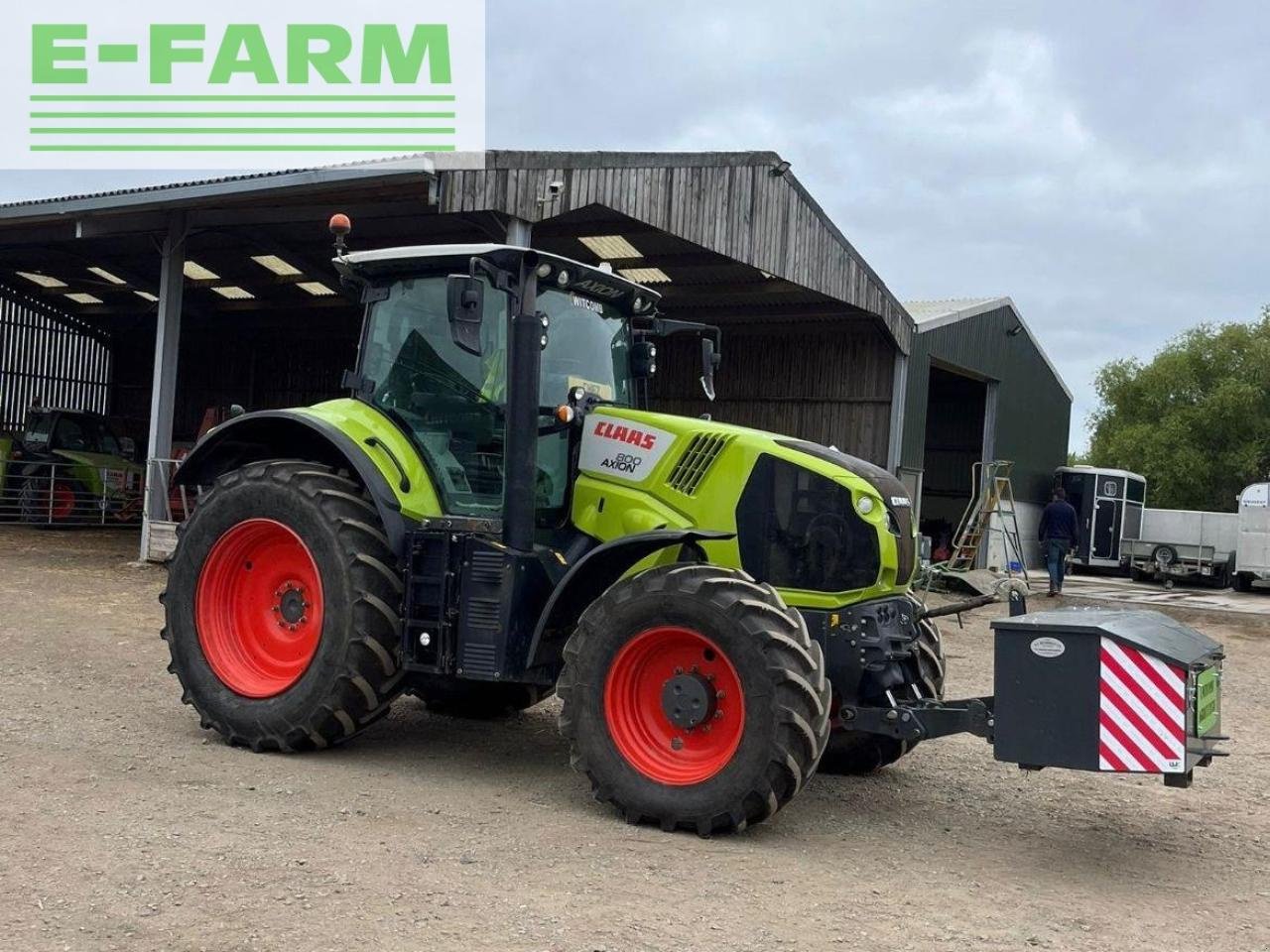 Traktor des Typs CLAAS AXION 800, Gebrauchtmaschine in SLEAFORD (Bild 2)