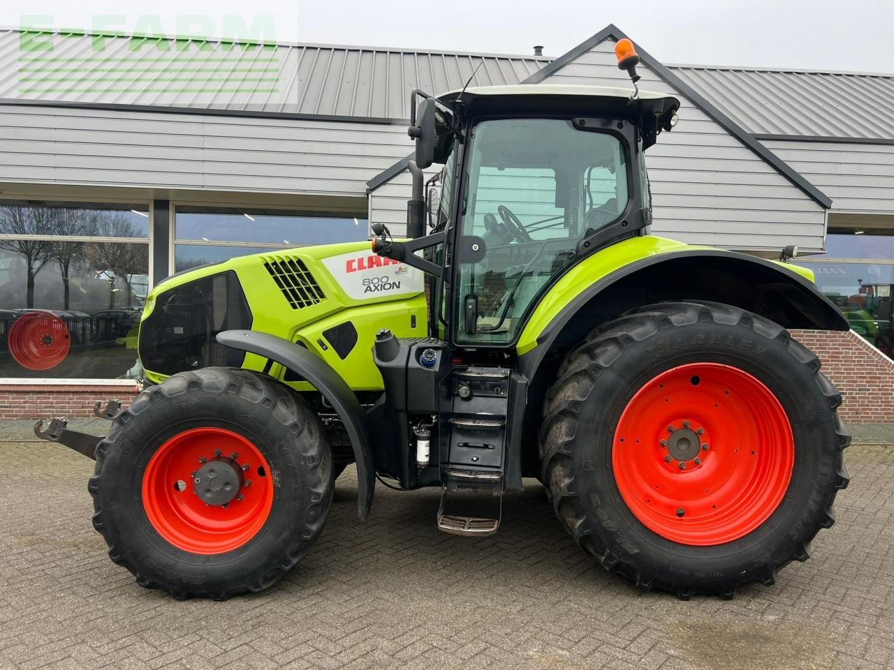 Traktor типа CLAAS AXION 800, Gebrauchtmaschine в ag BROEKLAND (Фотография 5)