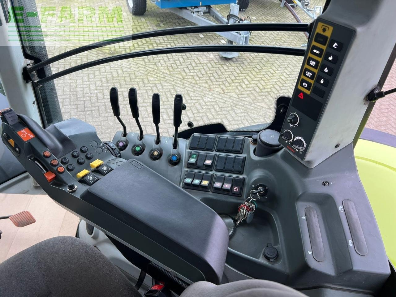 Traktor типа CLAAS AXION 800, Gebrauchtmaschine в ag BROEKLAND (Фотография 10)