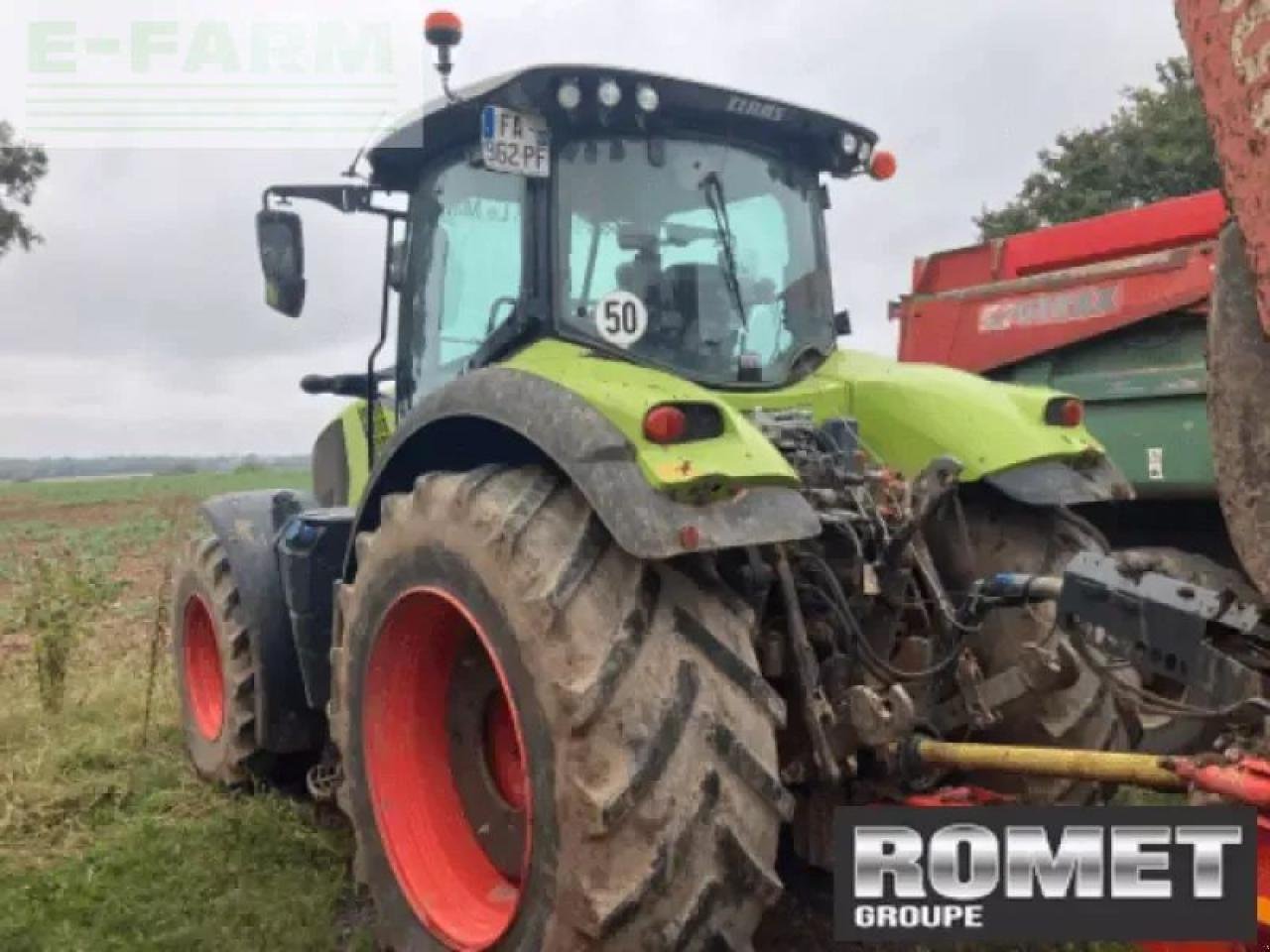 Traktor от тип CLAAS axion 800, Gebrauchtmaschine в GENNES-SUR-GLAIZE (Снимка 4)
