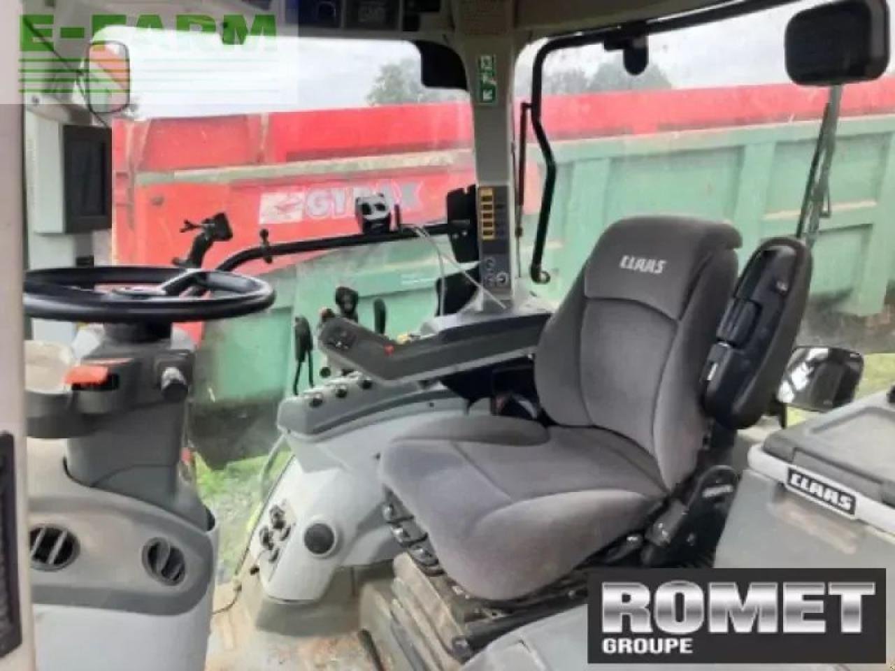 Traktor от тип CLAAS axion 800, Gebrauchtmaschine в GENNES-SUR-GLAIZE (Снимка 9)