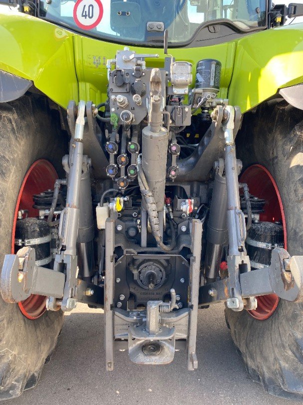Traktor от тип CLAAS AXION 800, Gebrauchtmaschine в Domdidier (Снимка 4)
