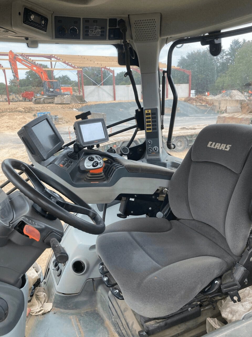 Traktor del tipo CLAAS AXION 800, Gebrauchtmaschine In ST CLEMENT DE LA PLACE (Immagine 8)