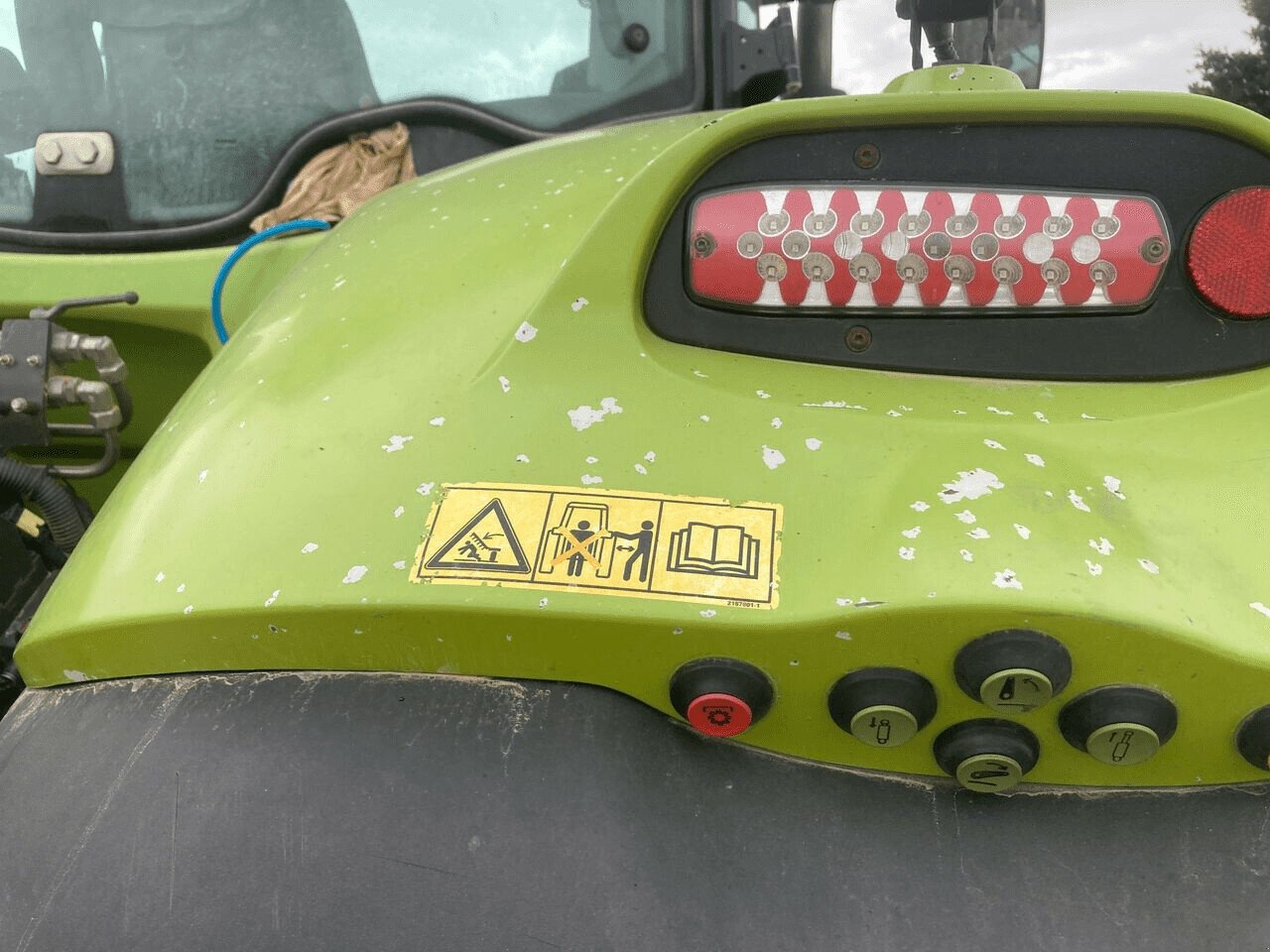 Traktor del tipo CLAAS AXION 800, Gebrauchtmaschine In ST CLEMENT DE LA PLACE (Immagine 11)