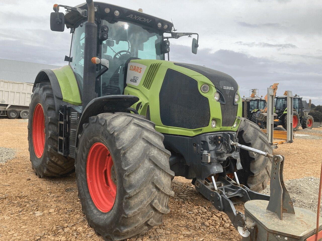 Traktor del tipo CLAAS AXION 800, Gebrauchtmaschine In ST CLEMENT DE LA PLACE (Immagine 2)