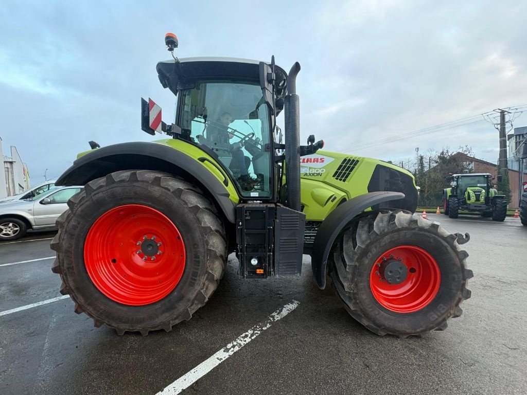 Traktor du type CLAAS AXION 800, Gebrauchtmaschine en SALEUX (Photo 9)