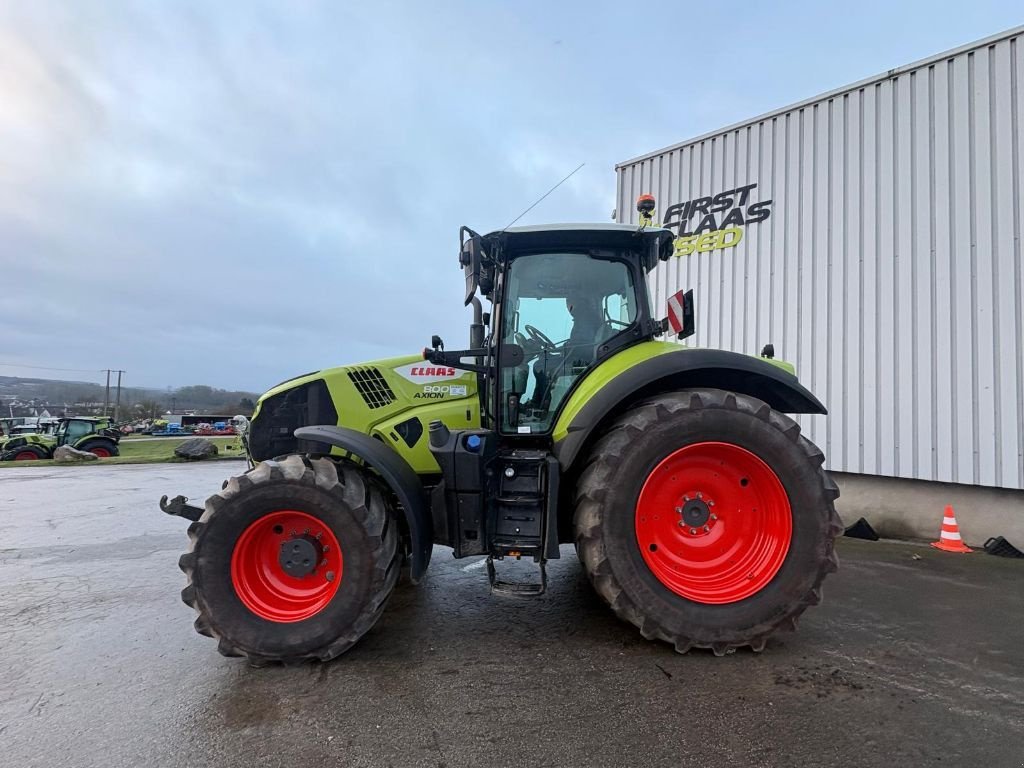 Traktor du type CLAAS AXION 800, Gebrauchtmaschine en SALEUX (Photo 4)