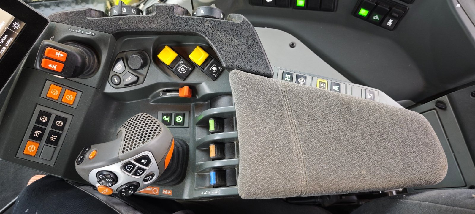 Traktor tipa CLAAS Axion 810 CEBIS, Gebrauchtmaschine u Emmering (Slika 2)