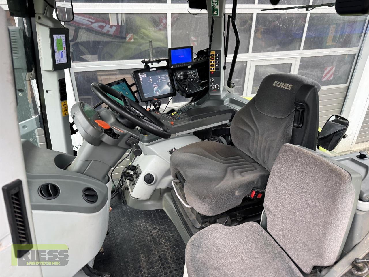 Traktor типа CLAAS AXION 810 CIS+ Cmati, Gebrauchtmaschine в Homberg/Ohm - Maulbach (Фотография 4)