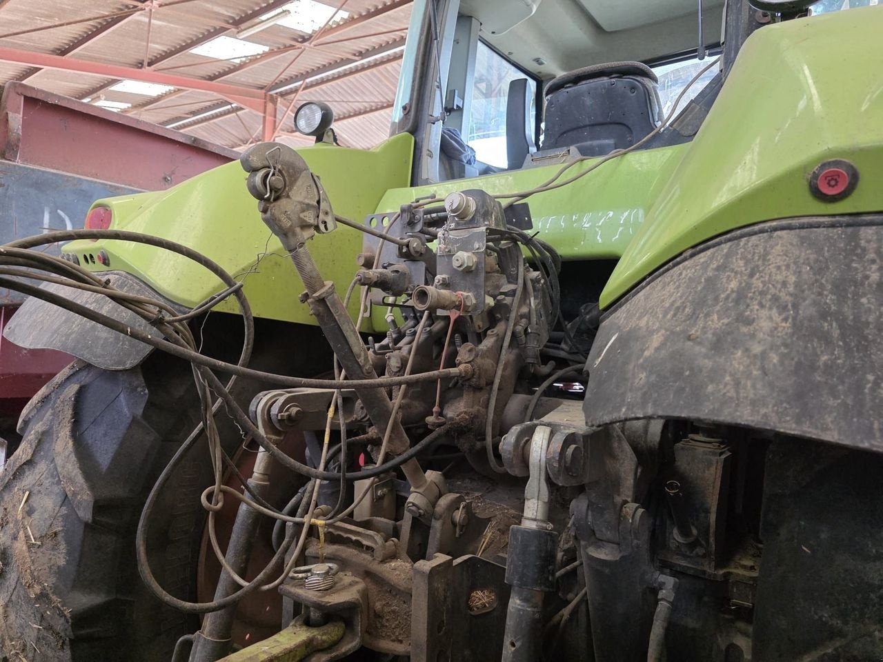 Traktor типа CLAAS AXION 810 cis, Gebrauchtmaschine в Brabant-le-Roi (Фотография 4)