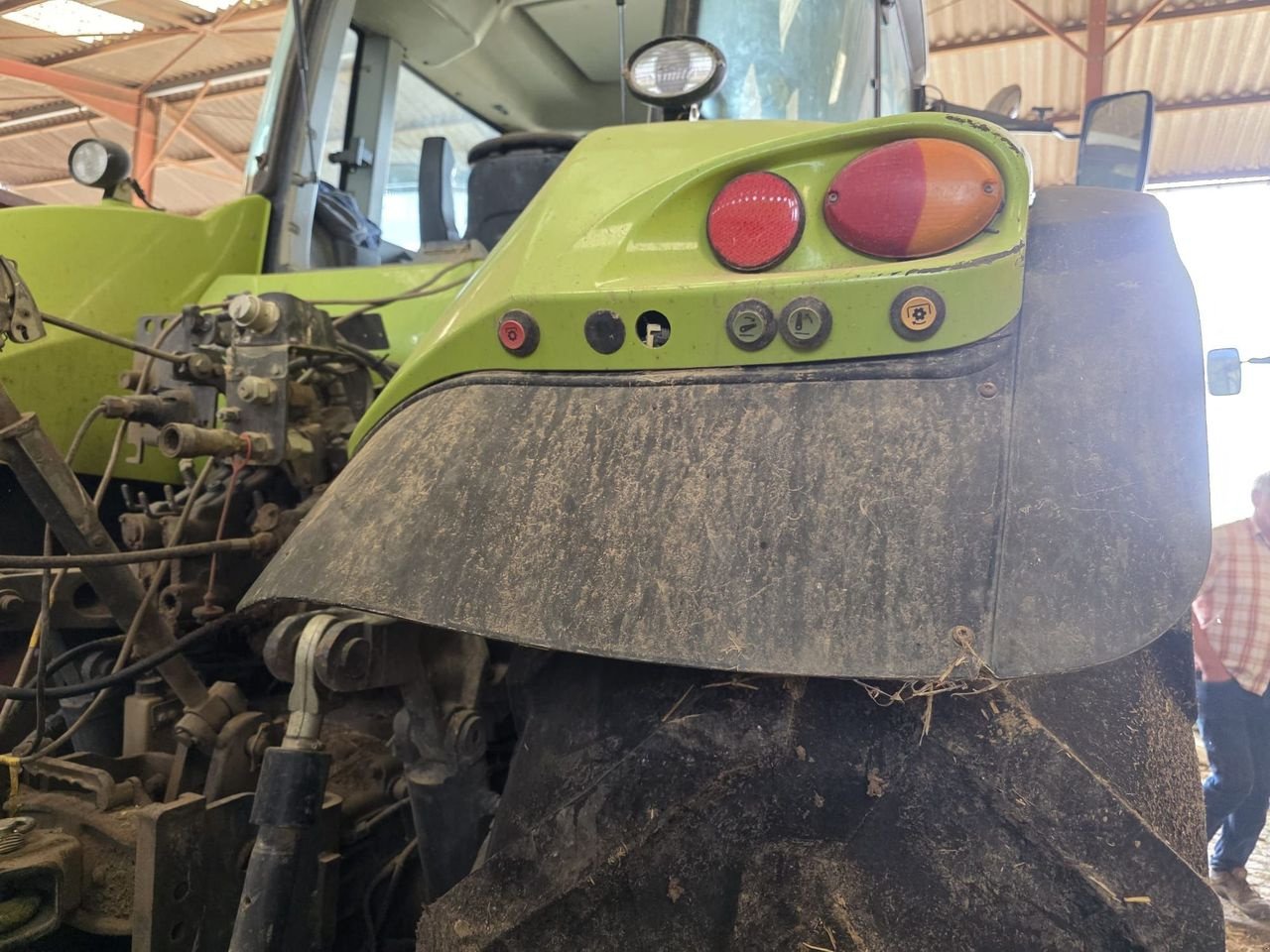 Traktor типа CLAAS AXION 810 cis, Gebrauchtmaschine в Brabant-le-Roi (Фотография 3)