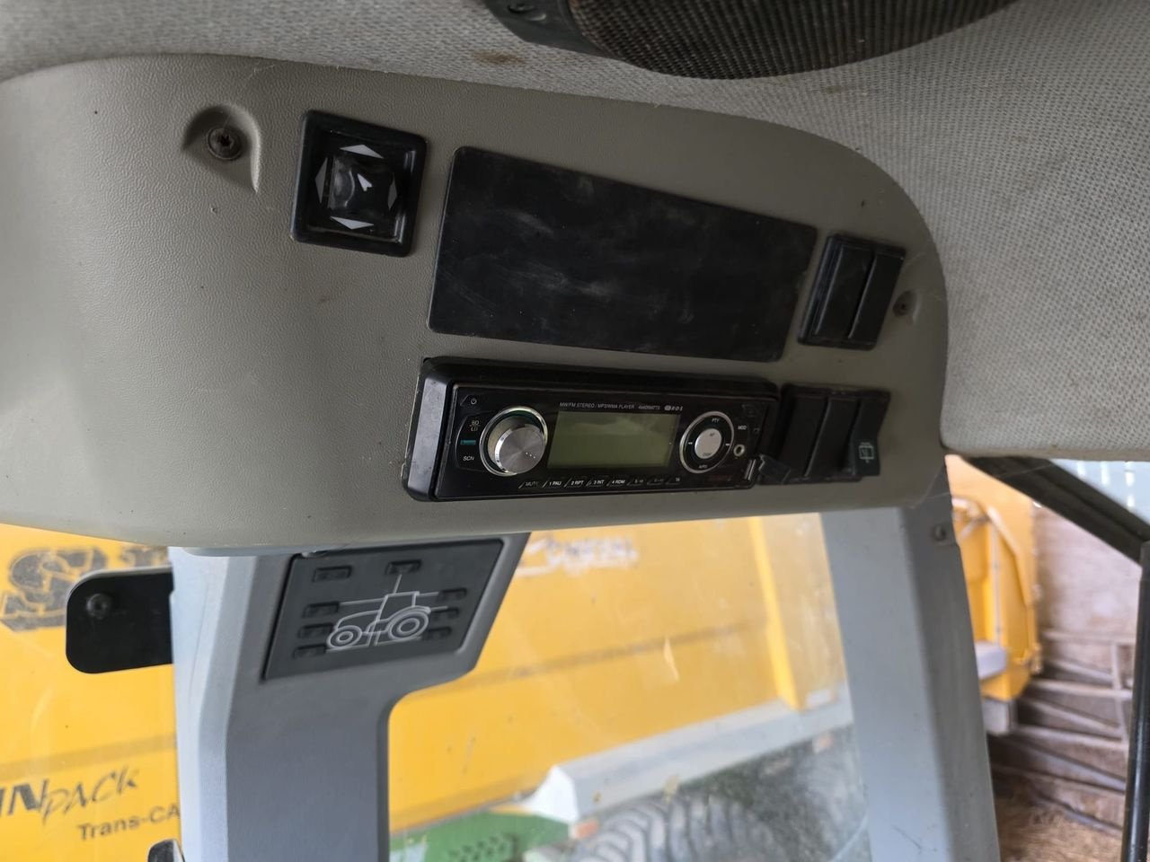 Traktor типа CLAAS AXION 810 cis, Gebrauchtmaschine в Brabant-le-Roi (Фотография 10)