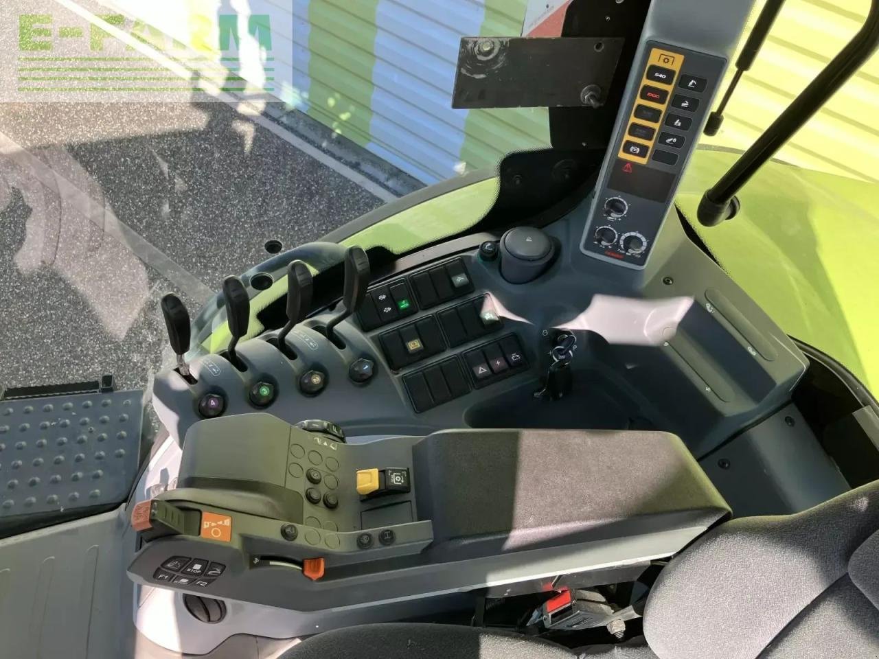 Traktor του τύπου CLAAS axion 810 cis, Gebrauchtmaschine σε AILLAS (33 - GIRONDE) (Φωτογραφία 11)