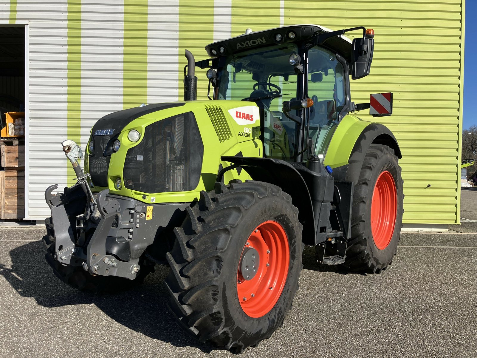 Traktor van het type CLAAS AXION 810 CIS, Gebrauchtmaschine in AILLAS (Foto 2)