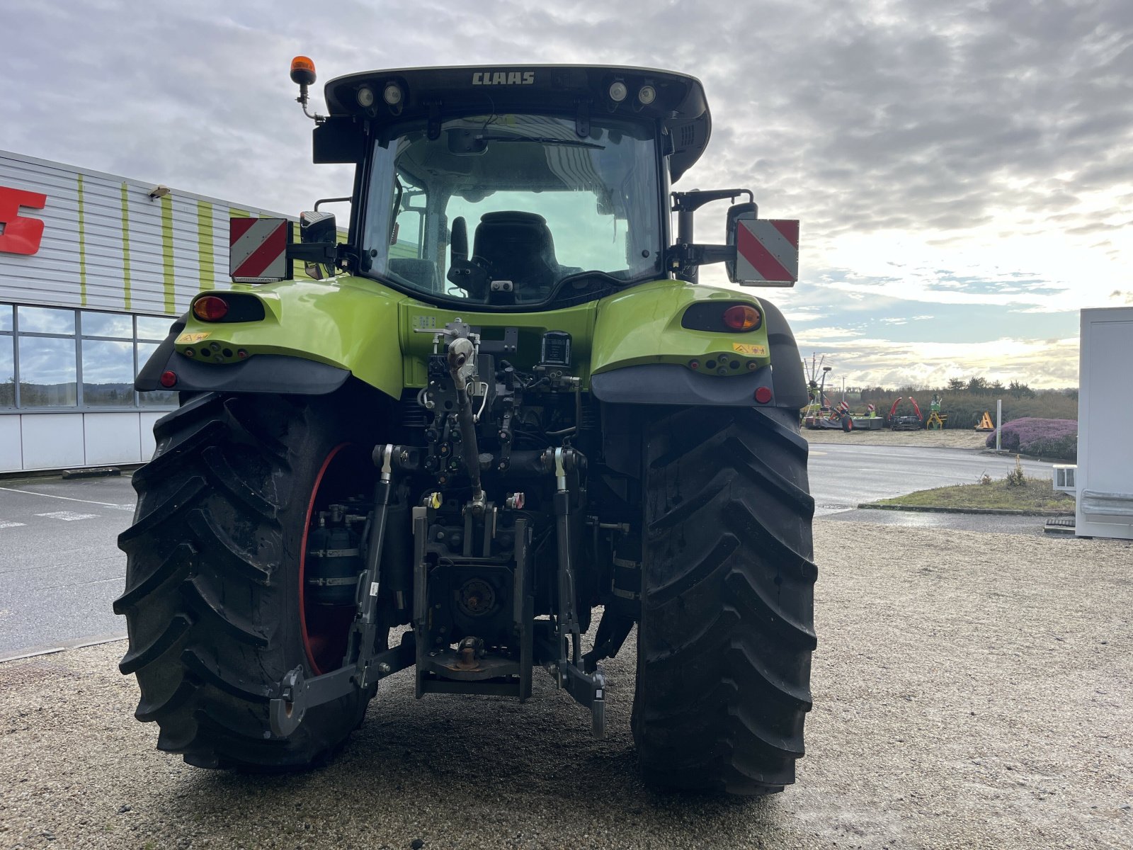 Traktor typu CLAAS AXION 810 CIS, Gebrauchtmaschine v PONTIVY (Obrázek 5)