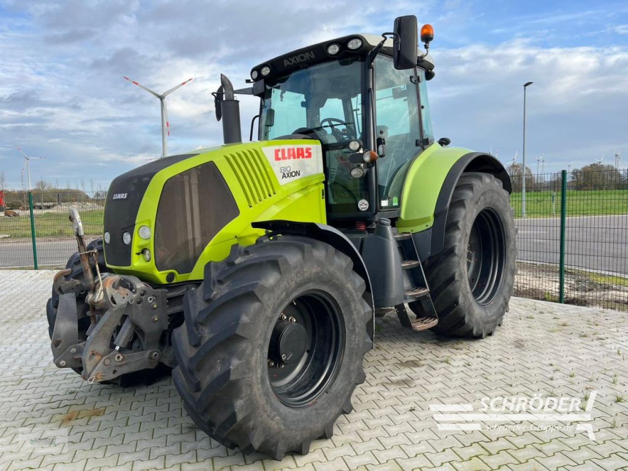 Traktor des Typs CLAAS AXION 810 CIS, Gebrauchtmaschine in Scharrel (Bild 1)