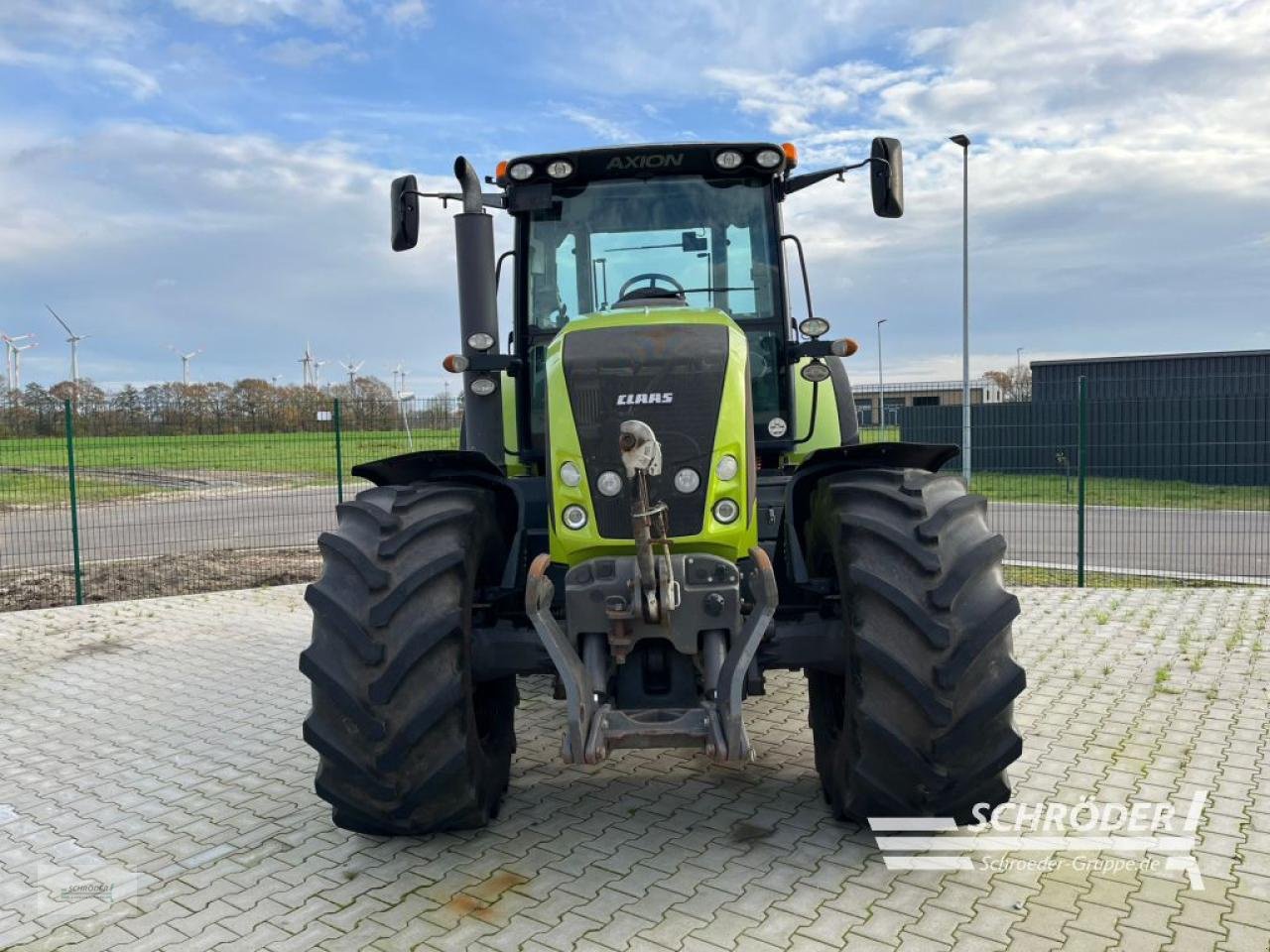 Traktor des Typs CLAAS AXION 810 CIS, Gebrauchtmaschine in Scharrel (Bild 2)