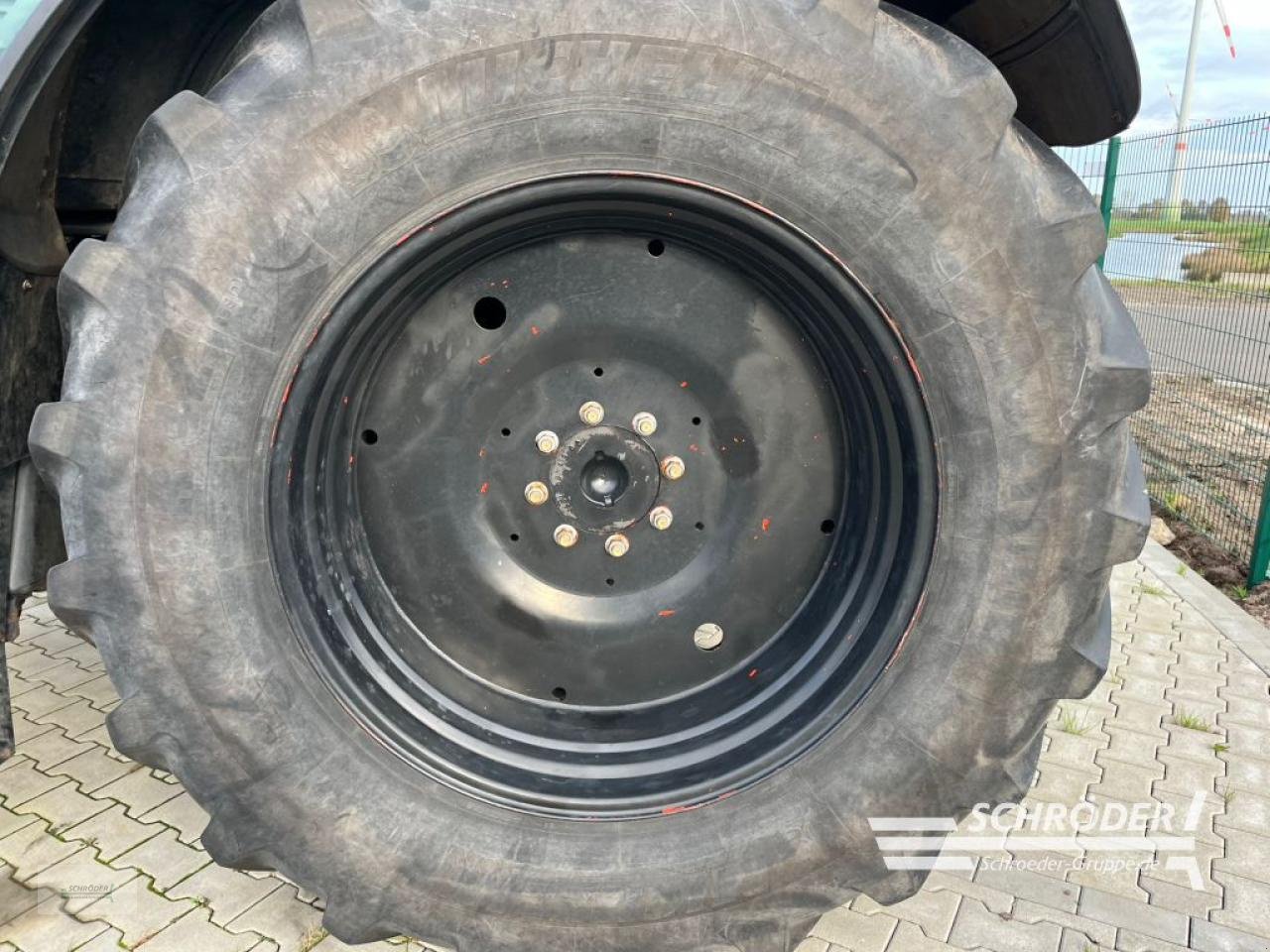 Traktor des Typs CLAAS AXION 810 CIS, Gebrauchtmaschine in Scharrel (Bild 8)