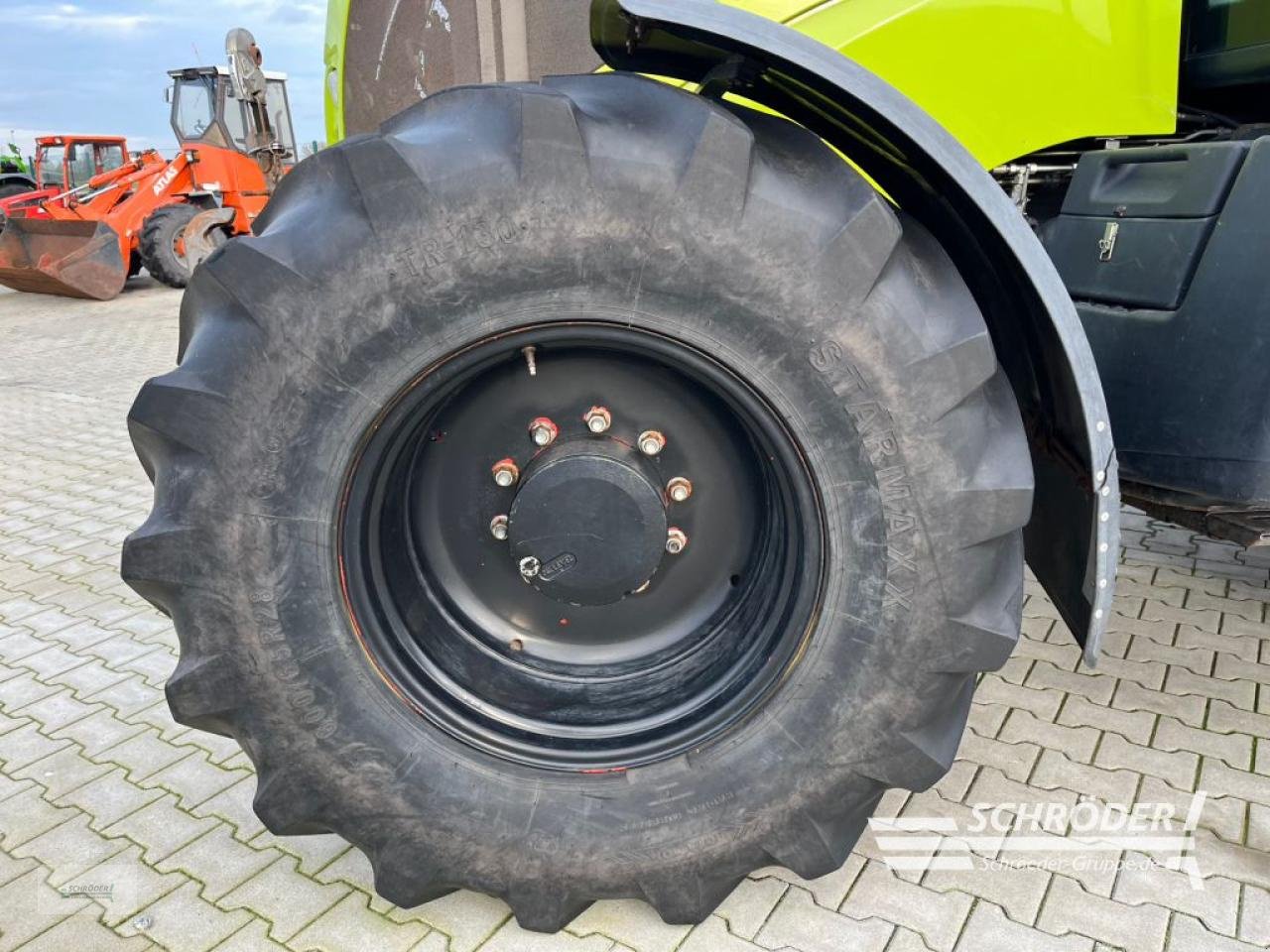 Traktor des Typs CLAAS AXION 810 CIS, Gebrauchtmaschine in Scharrel (Bild 10)