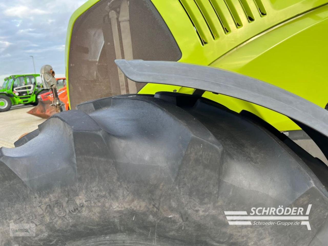 Traktor des Typs CLAAS AXION 810 CIS, Gebrauchtmaschine in Scharrel (Bild 11)