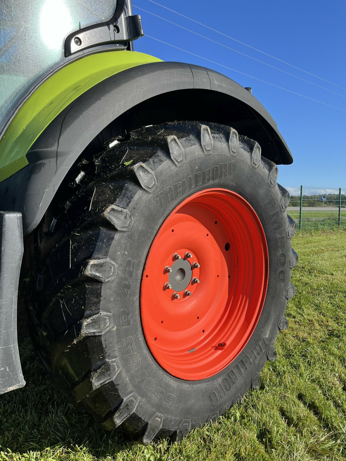 Traktor типа CLAAS AXION 810 CMATIC BUSINESS, Gebrauchtmaschine в PONTIVY (Фотография 11)