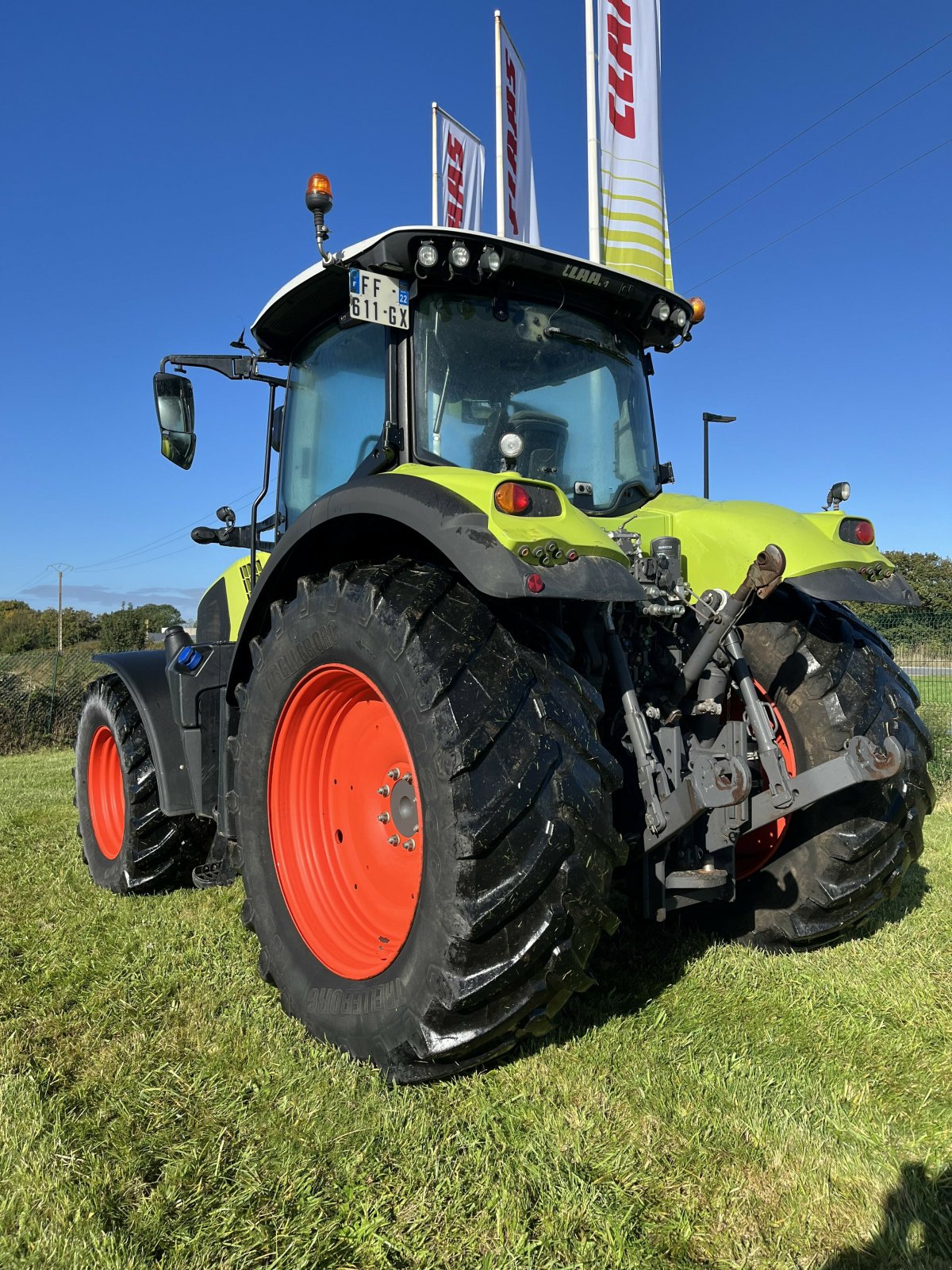Traktor типа CLAAS AXION 810 CMATIC BUSINESS, Gebrauchtmaschine в PONTIVY (Фотография 3)