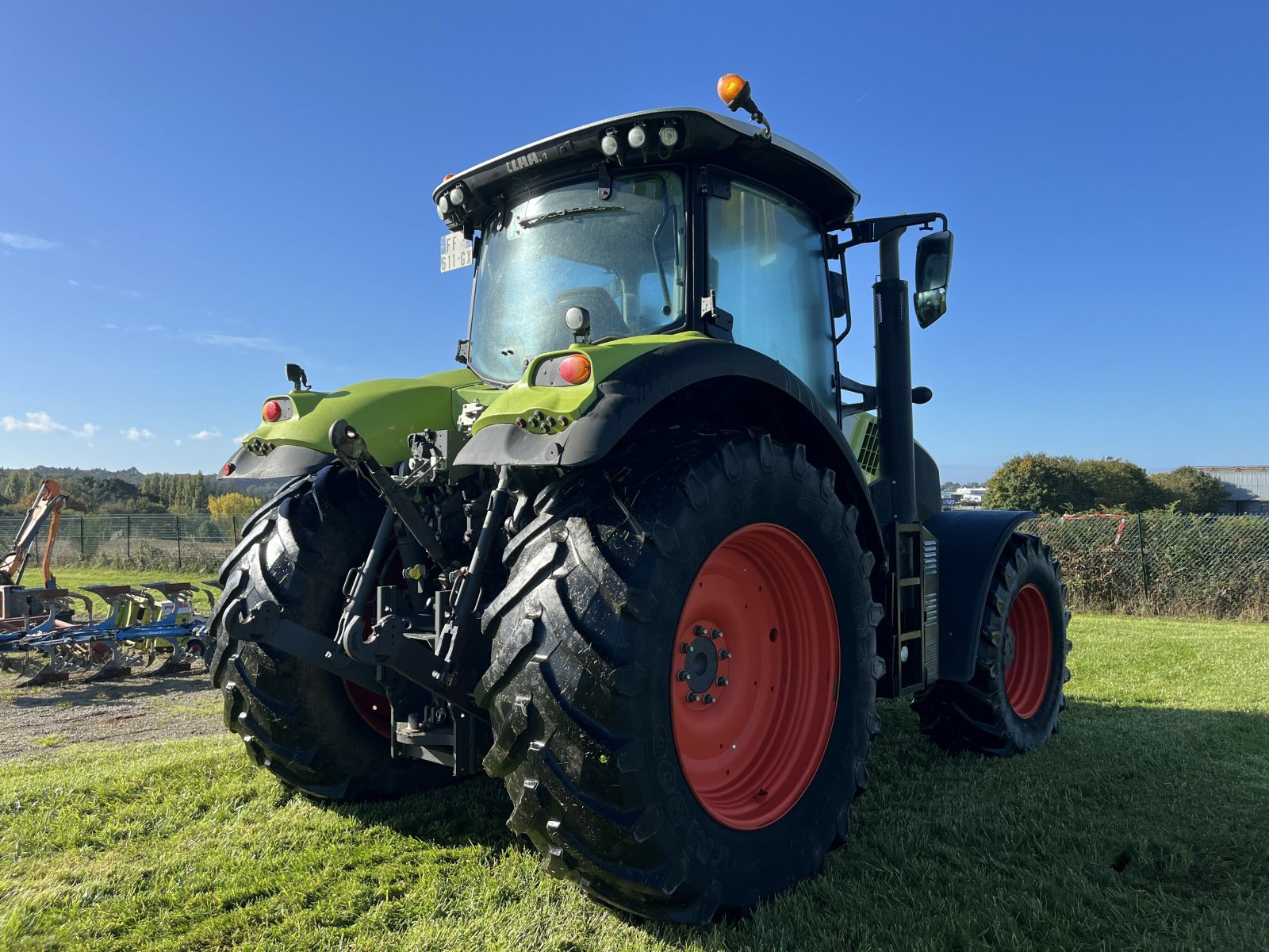 Traktor типа CLAAS AXION 810 CMATIC BUSINESS, Gebrauchtmaschine в PONTIVY (Фотография 5)