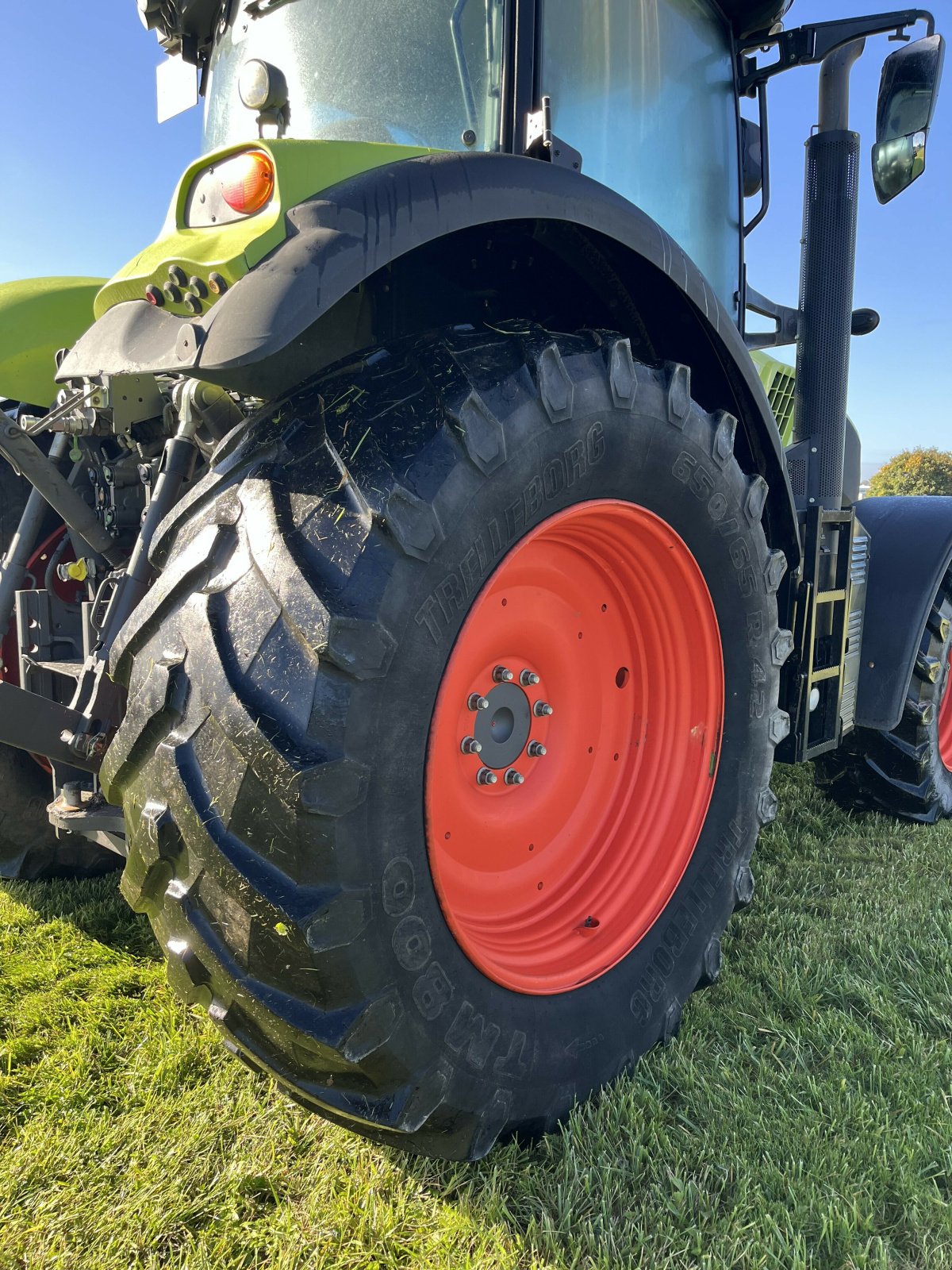 Traktor типа CLAAS AXION 810 CMATIC BUSINESS, Gebrauchtmaschine в PONTIVY (Фотография 8)