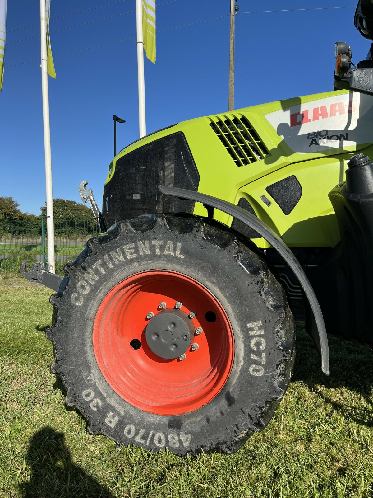 Traktor of the type CLAAS AXION 810 CMATIC BUSINESS, Gebrauchtmaschine in PONTIVY (Picture 8)
