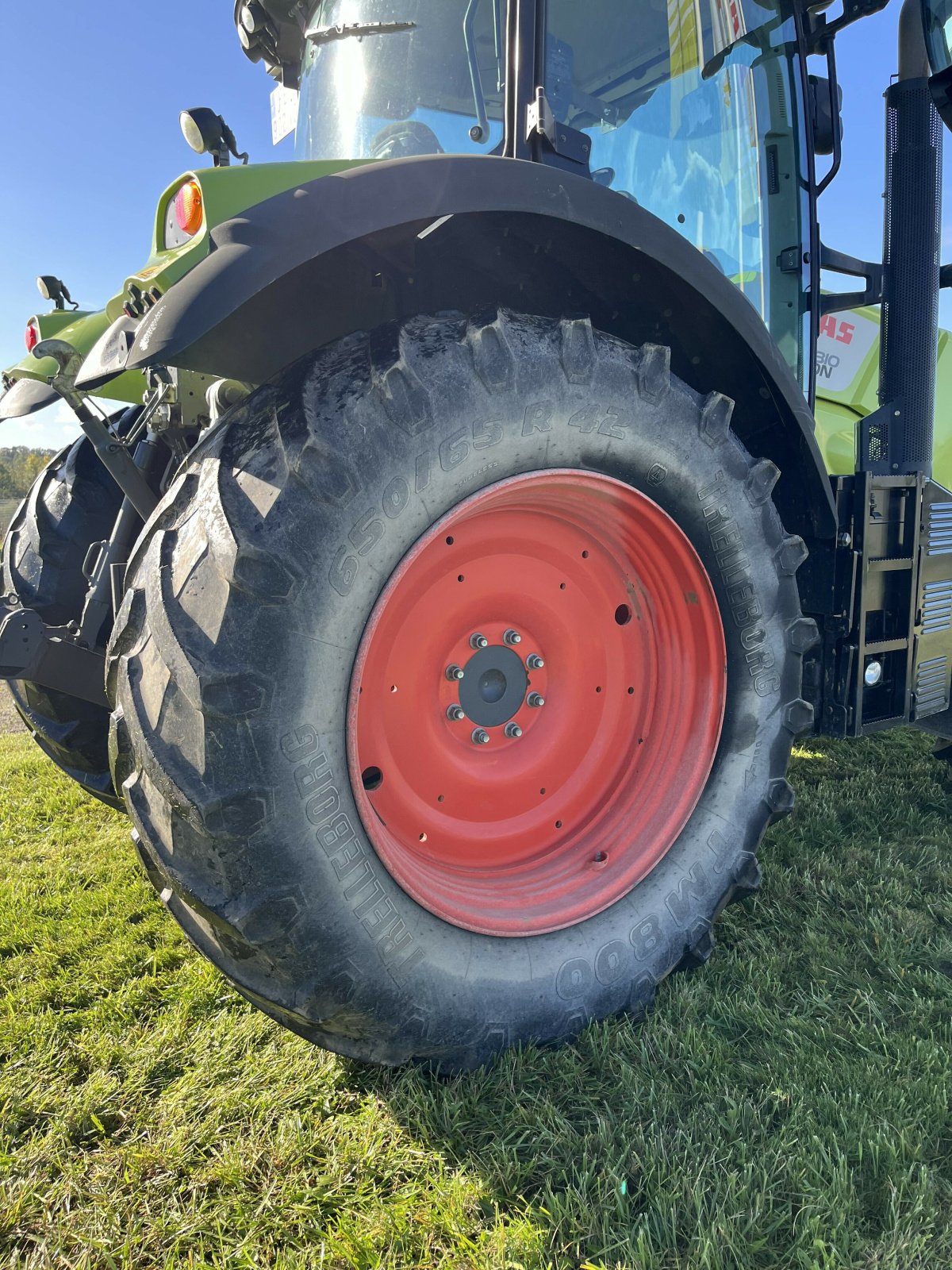 Traktor of the type CLAAS AXION 810 CMATIC BUSINESS, Gebrauchtmaschine in PONTIVY (Picture 10)