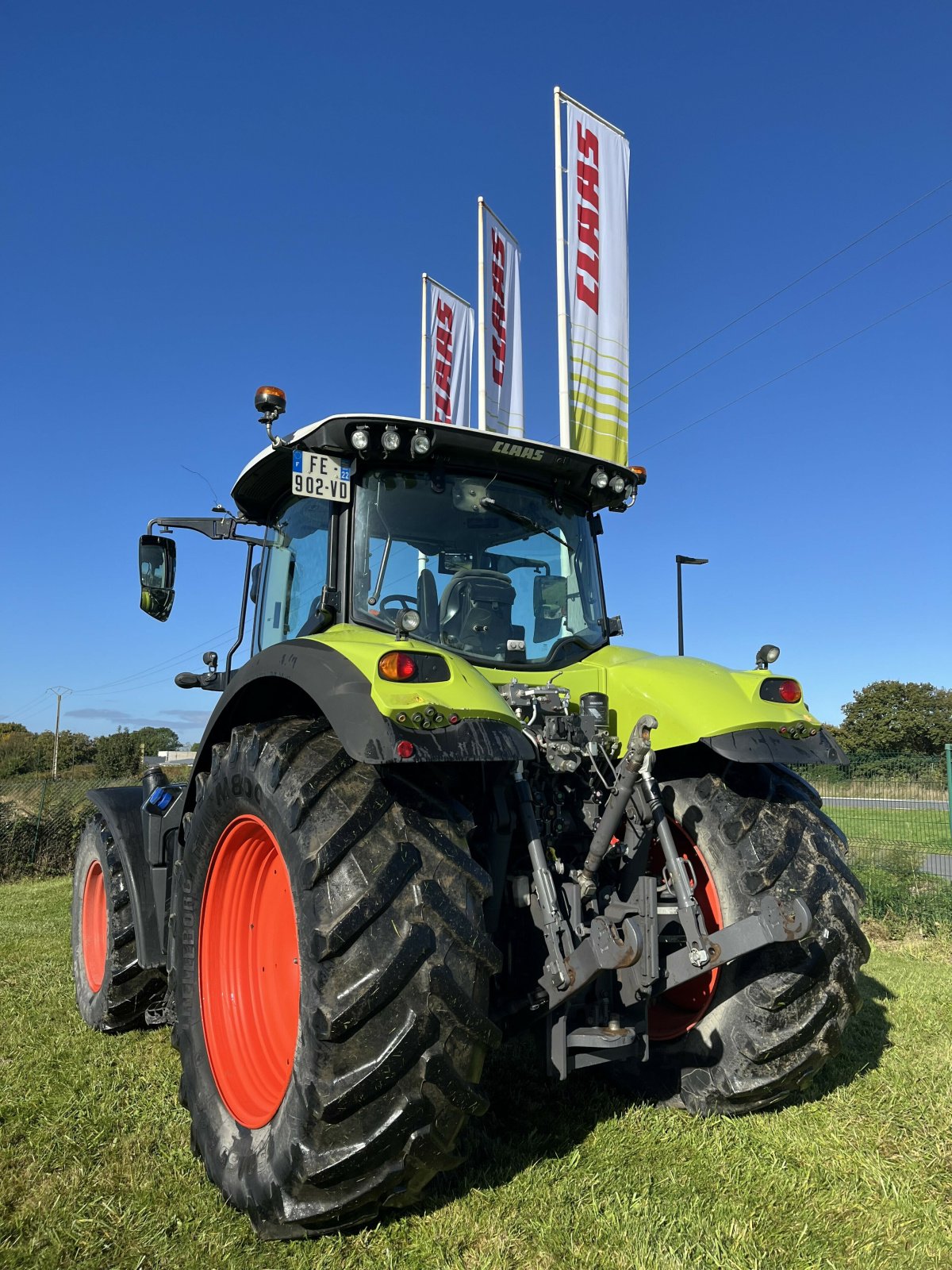 Traktor of the type CLAAS AXION 810 CMATIC BUSINESS, Gebrauchtmaschine in PONTIVY (Picture 3)