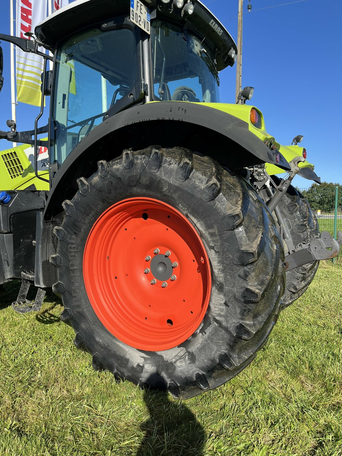 Traktor of the type CLAAS AXION 810 CMATIC BUSINESS, Gebrauchtmaschine in PONTIVY (Picture 11)