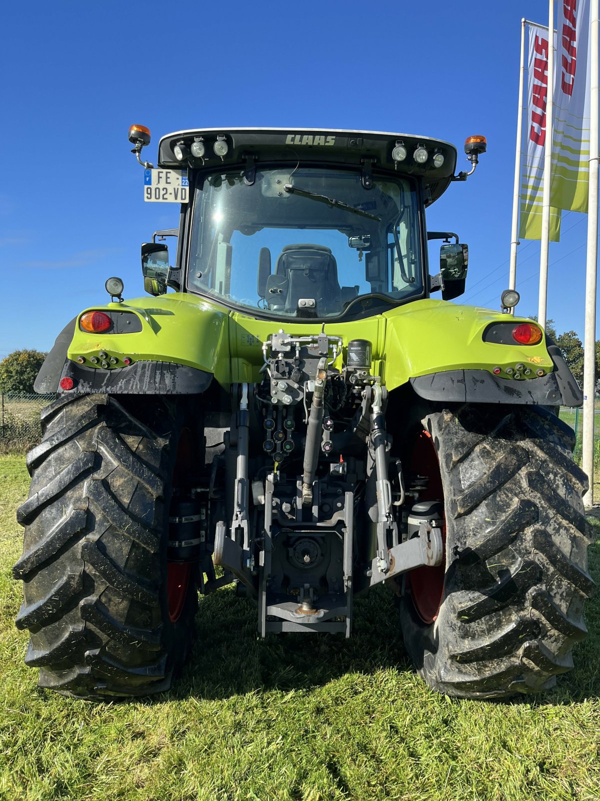 Traktor of the type CLAAS AXION 810 CMATIC BUSINESS, Gebrauchtmaschine in PONTIVY (Picture 4)