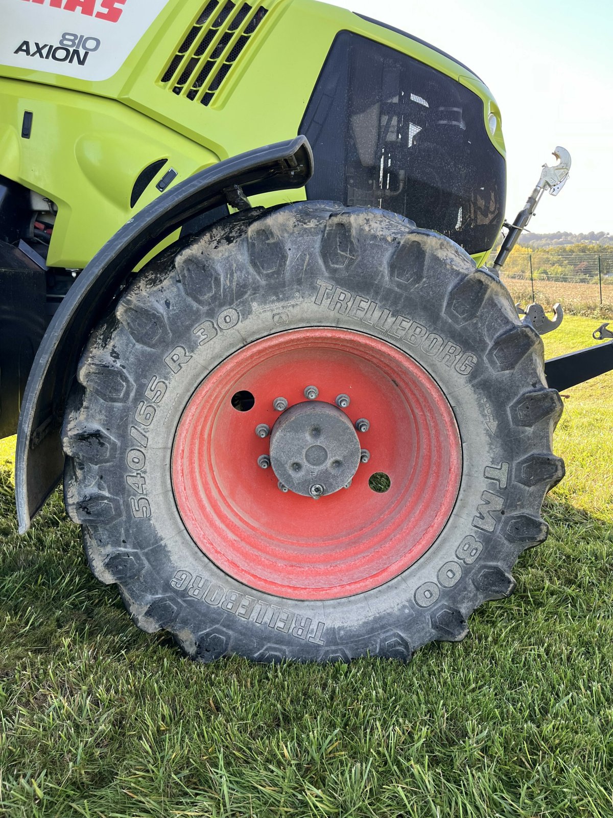 Traktor of the type CLAAS AXION 810 CMATIC BUSINESS, Gebrauchtmaschine in PONTIVY (Picture 9)